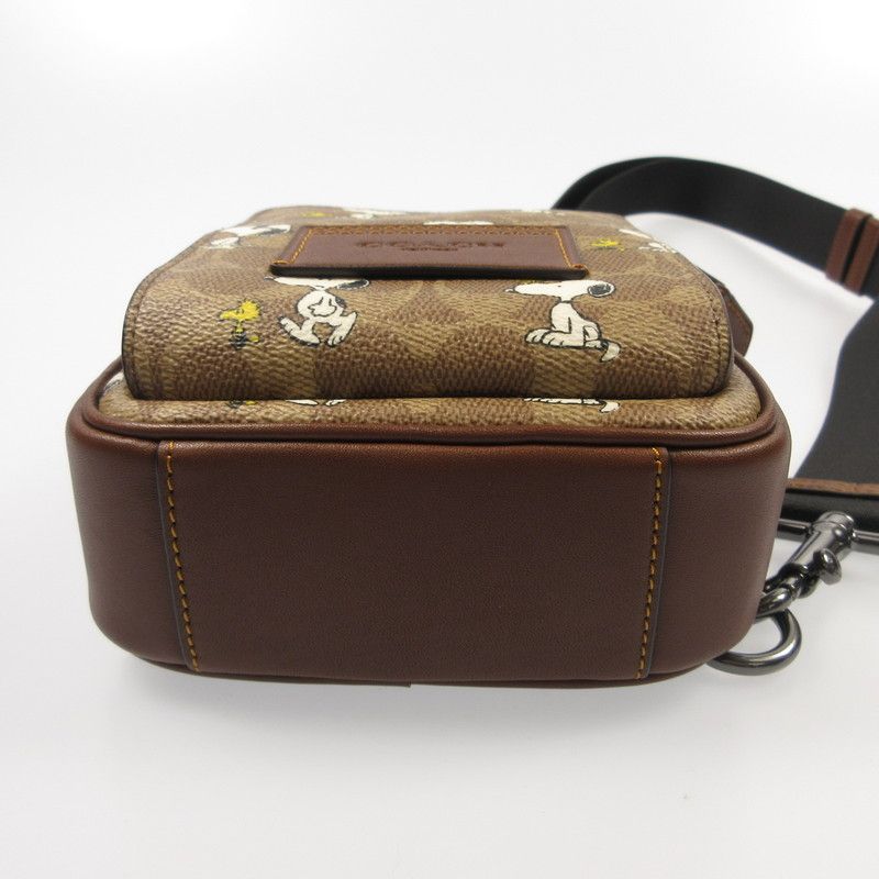 コーチ × ピーナッツ＊スヌーピー レーサー スリングパック COACH OUTLET｜【COACH X PEANUTS】レーサー スリング パック