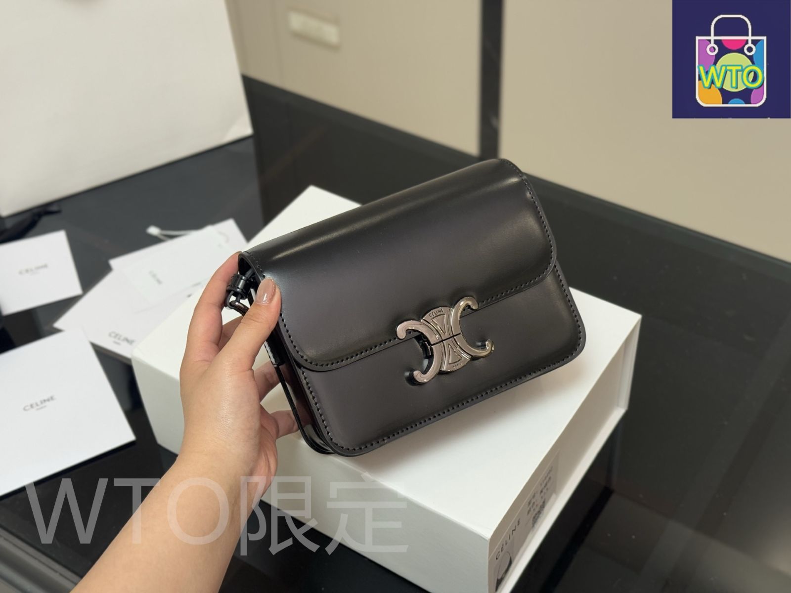 関税＆送料込み上質レザーが魅力【CELINE】トリオンフ定番バッグ org.jpg