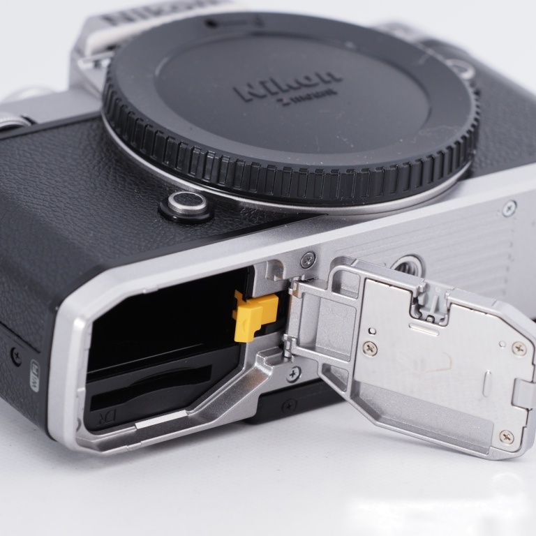 【美品・動作〇】Nikon ニコン ミラーレスカメラ Z fc ボディ ニコン Z fc ボディ [シルバー] 価格比較 - 価格.com