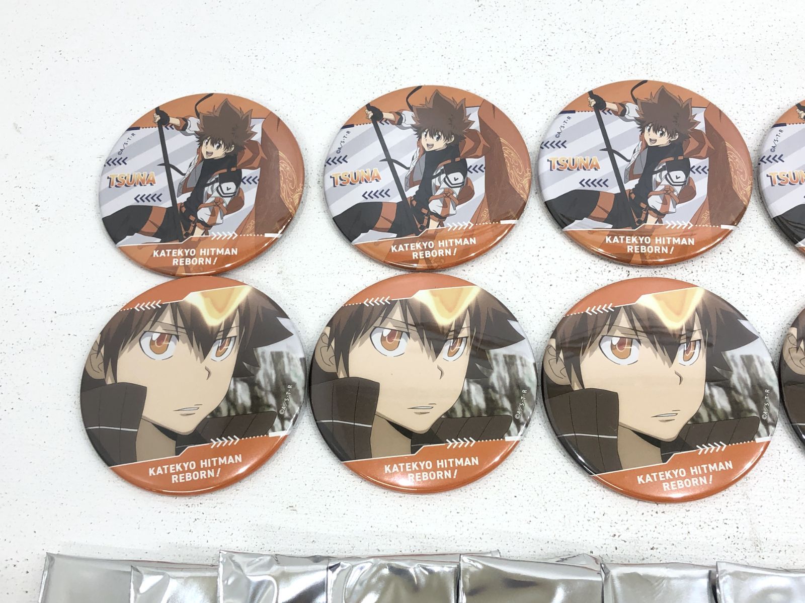 家庭教師ヒットマン リボーン 沢田綱吉 ツナ ホログラム缶バッジ 10個 C 小牧店】家庭教師ヒットマンREBORN! 沢田綱吉 缶バッジ 10点以上