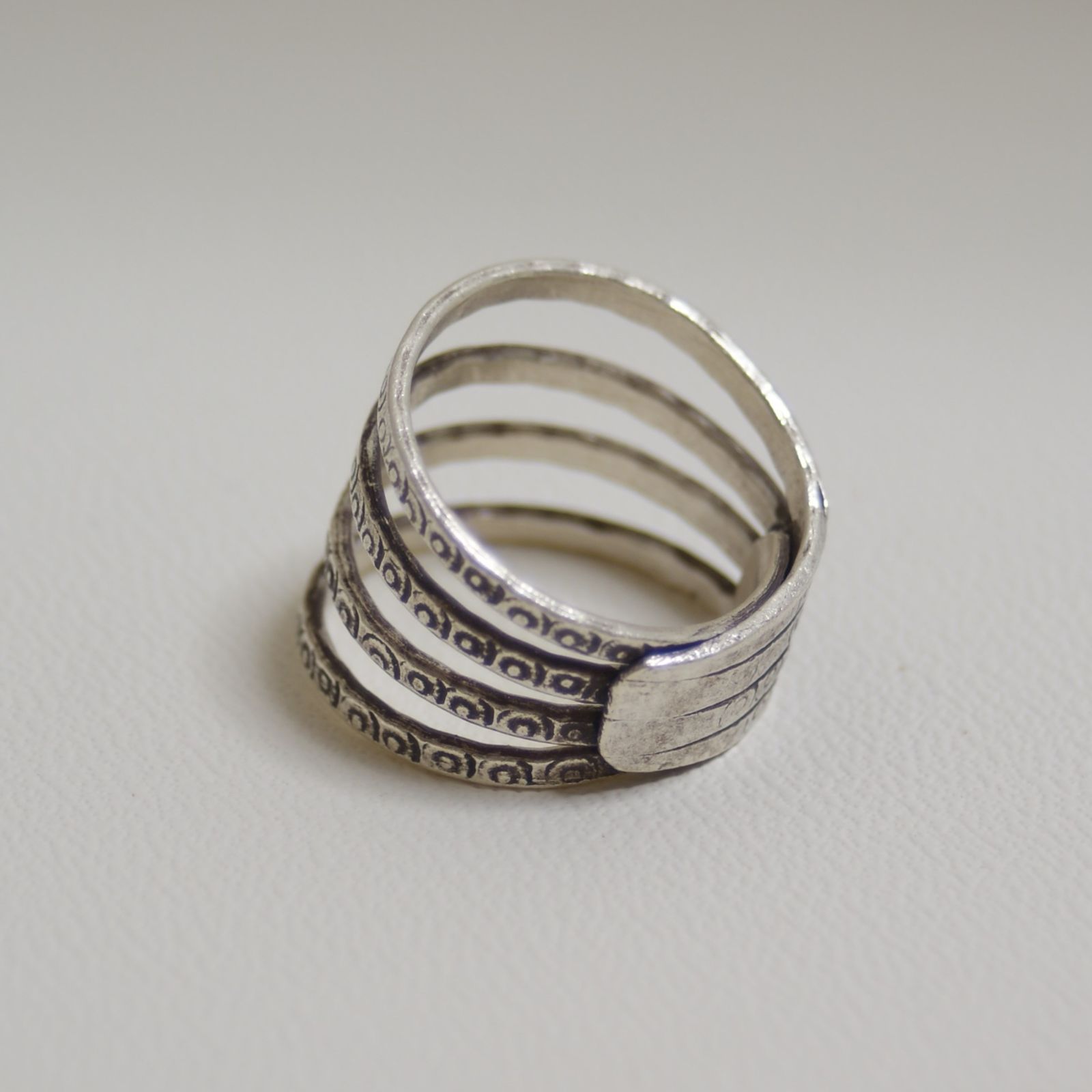 【海外配送可】【送料無料】 カレンシルバー リング karen silver ring カレン族 いぶし4連M アクセサリー