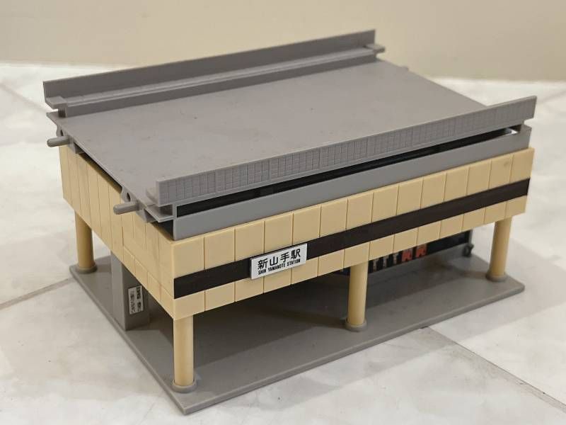 改札口 高架駅B