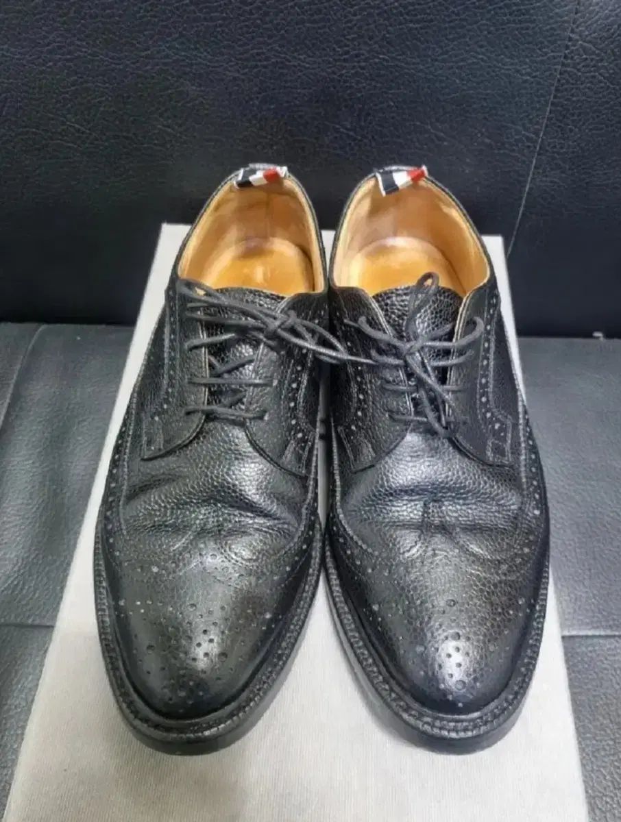 【雷市場（ポンジャン）商品韓国直送】 Thom Browne(トム・ブラウン) クラシック ウイングチップ シューズ