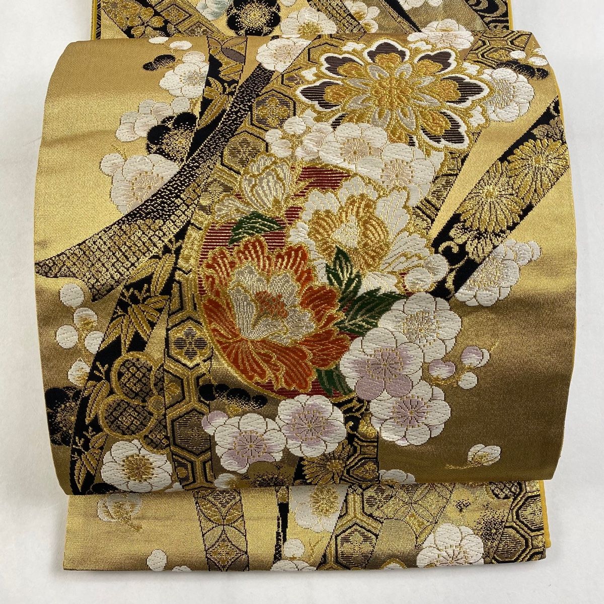 袋帯 秀品 全通 正絹 【中古】 袋帯 秀品 狩猟文 草花 絽刺し 金糸 金色 六通 正絹 【中古】 - メルカリ