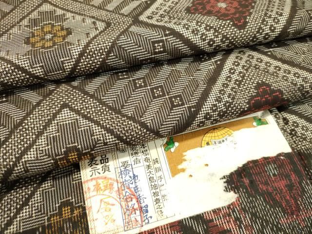 平和屋着物○希少 本場大島紬 龍郷絣 花菱文 池田香智子作 反端付き  