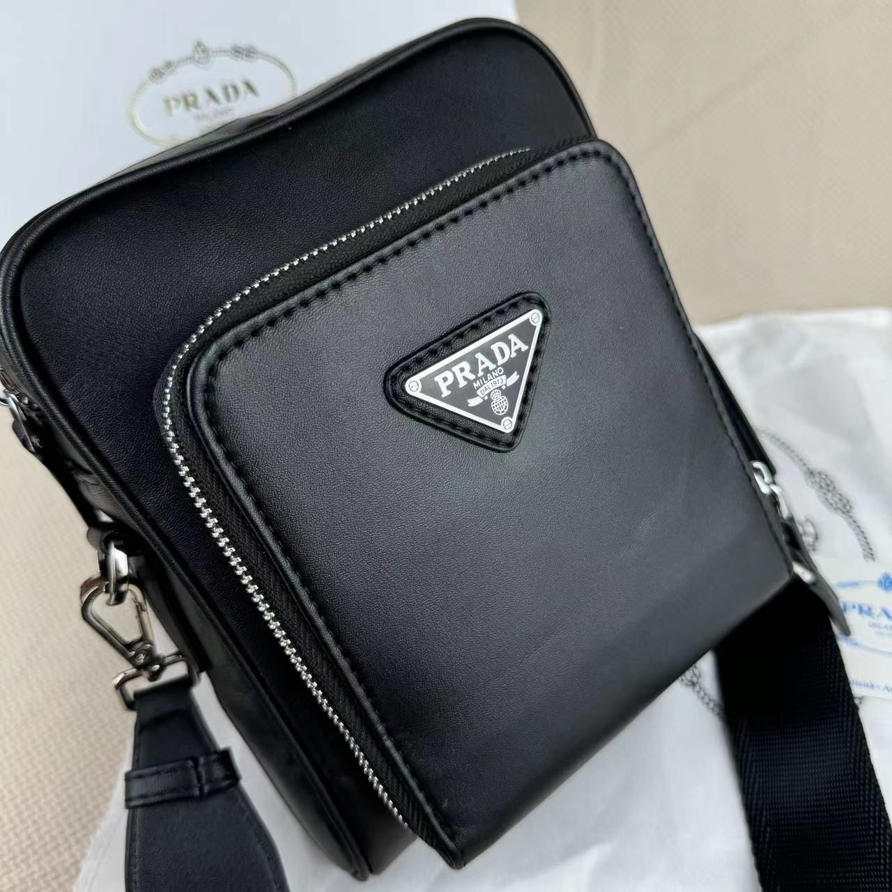 箱付き PRADA プラダ レザー ショルダーバッグ 男女兼用 - メルカリ 