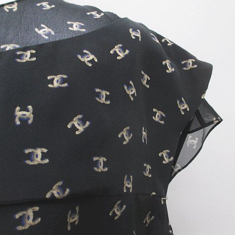 美品 CHANEL シャネル P43　ココマークプレート付ワンピース　38 シャネル CHANEL P44358W05185 フレンチスリーブ 膝丈 ココ