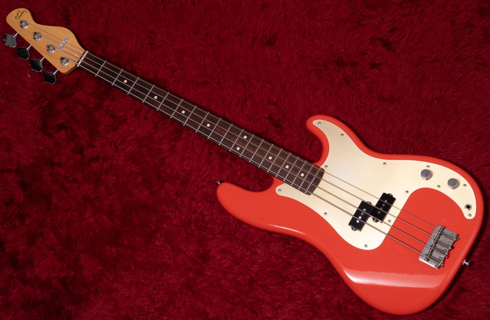 ベース Black Smoker / Beta P4 Trad Master BLACK SMOKER Trad Master Series Beta P4 (Vintage White/Light