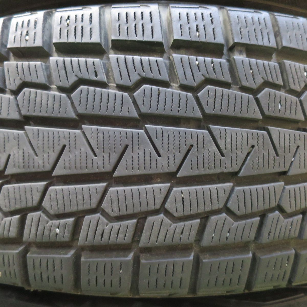 美品 ストレンジャー ホイール スタッドレスタイヤ ヨコハマ 215/45R17 送料無料] バリ溝！キレイ！8.5分☆スタッドレス 225&frasl;65R17 ヨコハマ