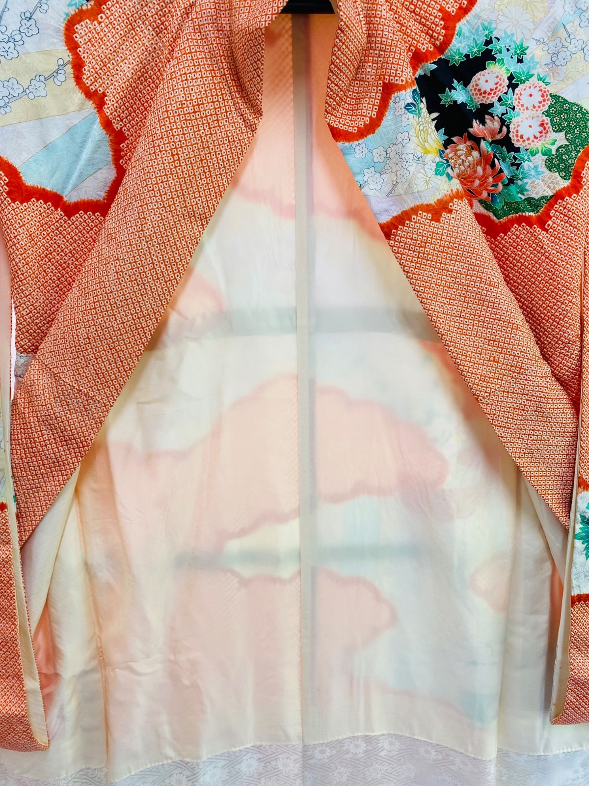 正絹　アンティーク感のある絞りの付け下げ　花柄　袷 正絹 アンティーク感のある絞りの付け下げ 花柄 袷 正絹 アンティーク