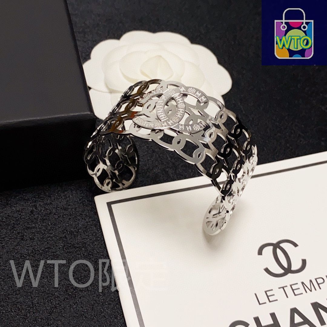 上品♡華やかな手元に【CHANEL】ブレスレット 今日特価】CHANEL シャネル 新モデル ダブル C 透かし編み幅広