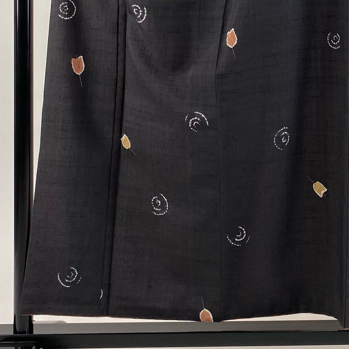 小紋 身丈156.5cm 裄丈66cm M 袷 紬地 幾何学 絞り 金彩 焦茶色 正絹 名品