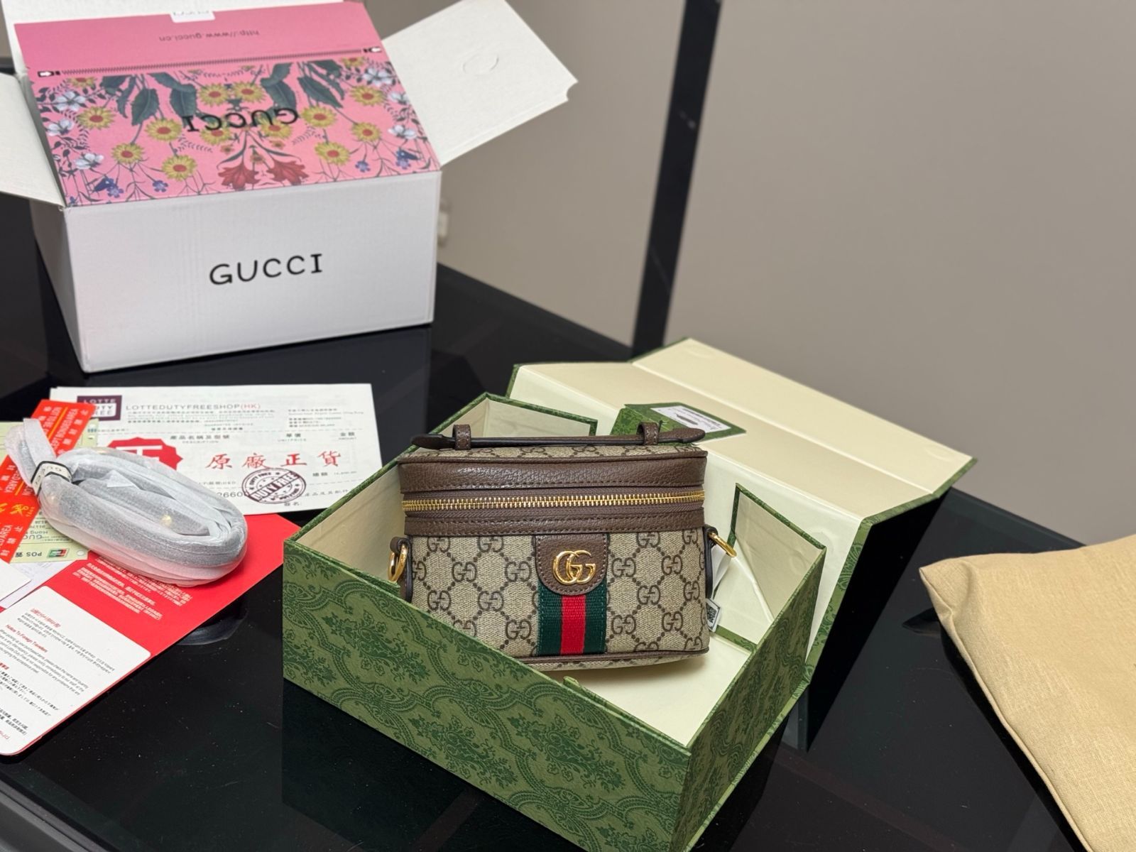 今日 Gucci Mini メイクバッグ