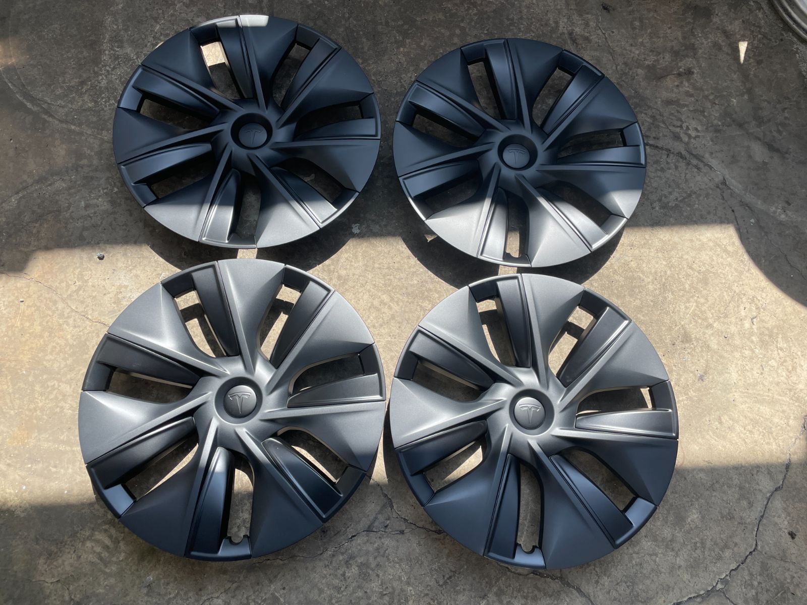 テスラ モデルY R2 03～ 19インチ ホイールカバー 菅80