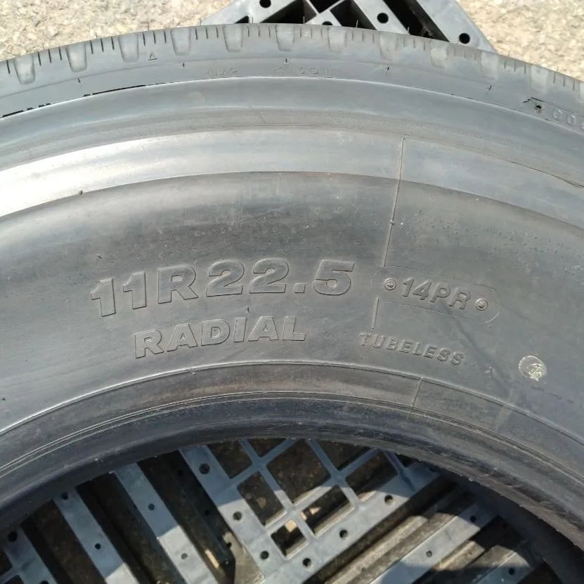 【送料込・特価商品】11R22.5  BRIDGESTONE  R225  再生・リトレッド