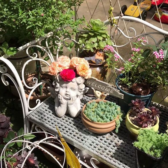 小さな天使の植木鉢