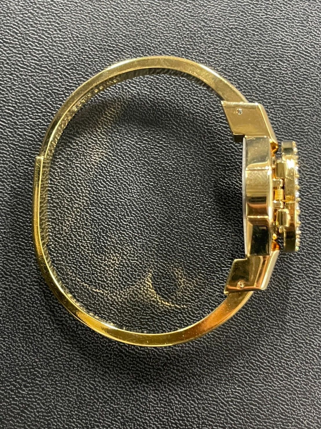 Andre Mouche アンドレムッシュ　カメオバングル時計 Andre Mouche】アンドレムッシュ カメオ バングルウォッチ