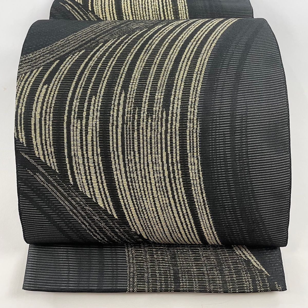 袋帯 美品 名品 夏帯 絽 幾何学 箔 黒 六通 正絹 【中古