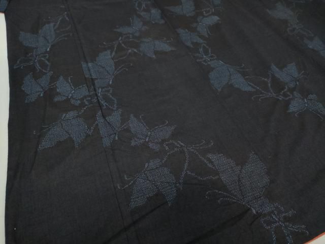 平和屋着物○本場結城紬 重要無形文化財 80亀甲 飛び亀甲柄 舞蝶文