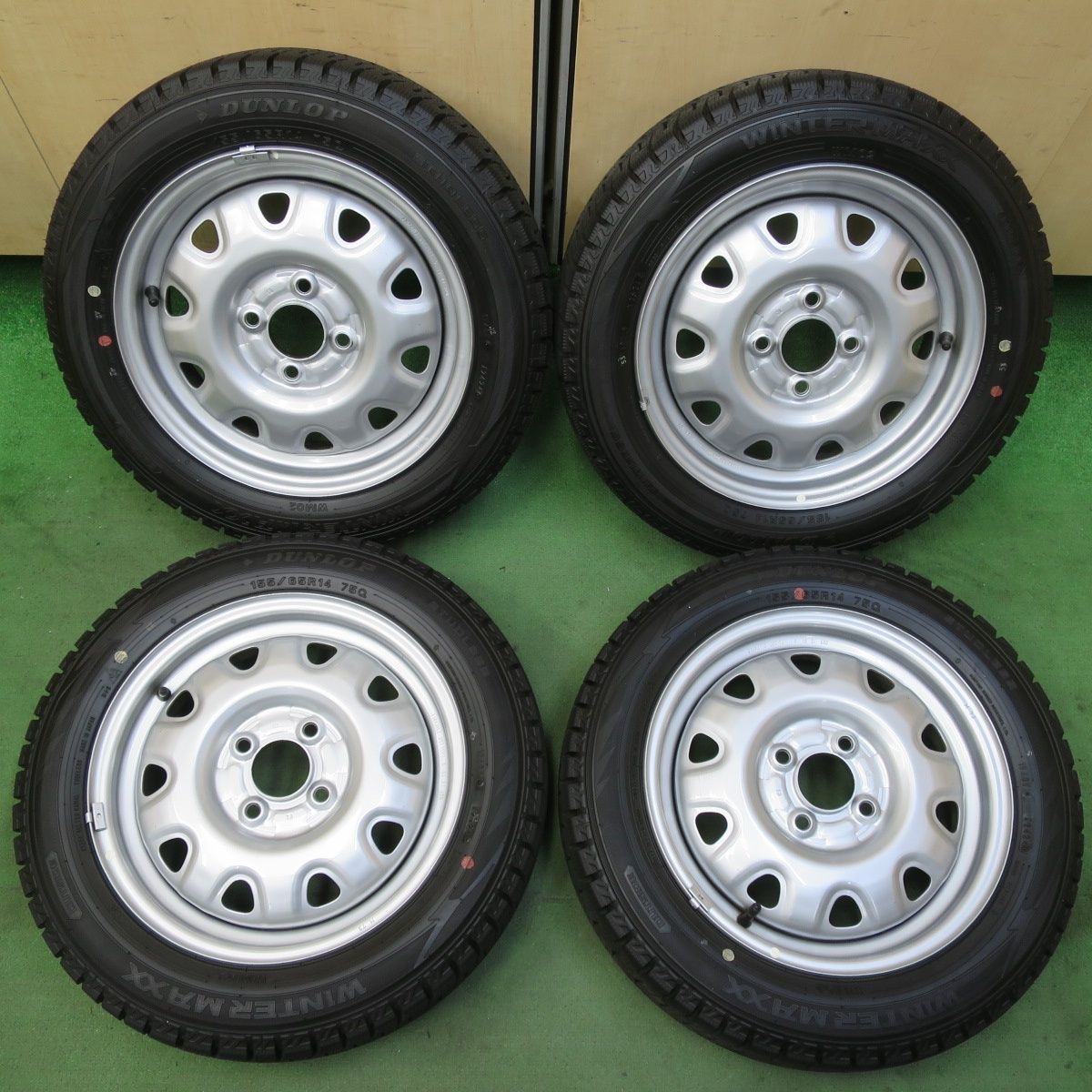 タイヤほぼ未使用！24年！キレイ☆スタッドレス 155/65R14 ダンロップ 