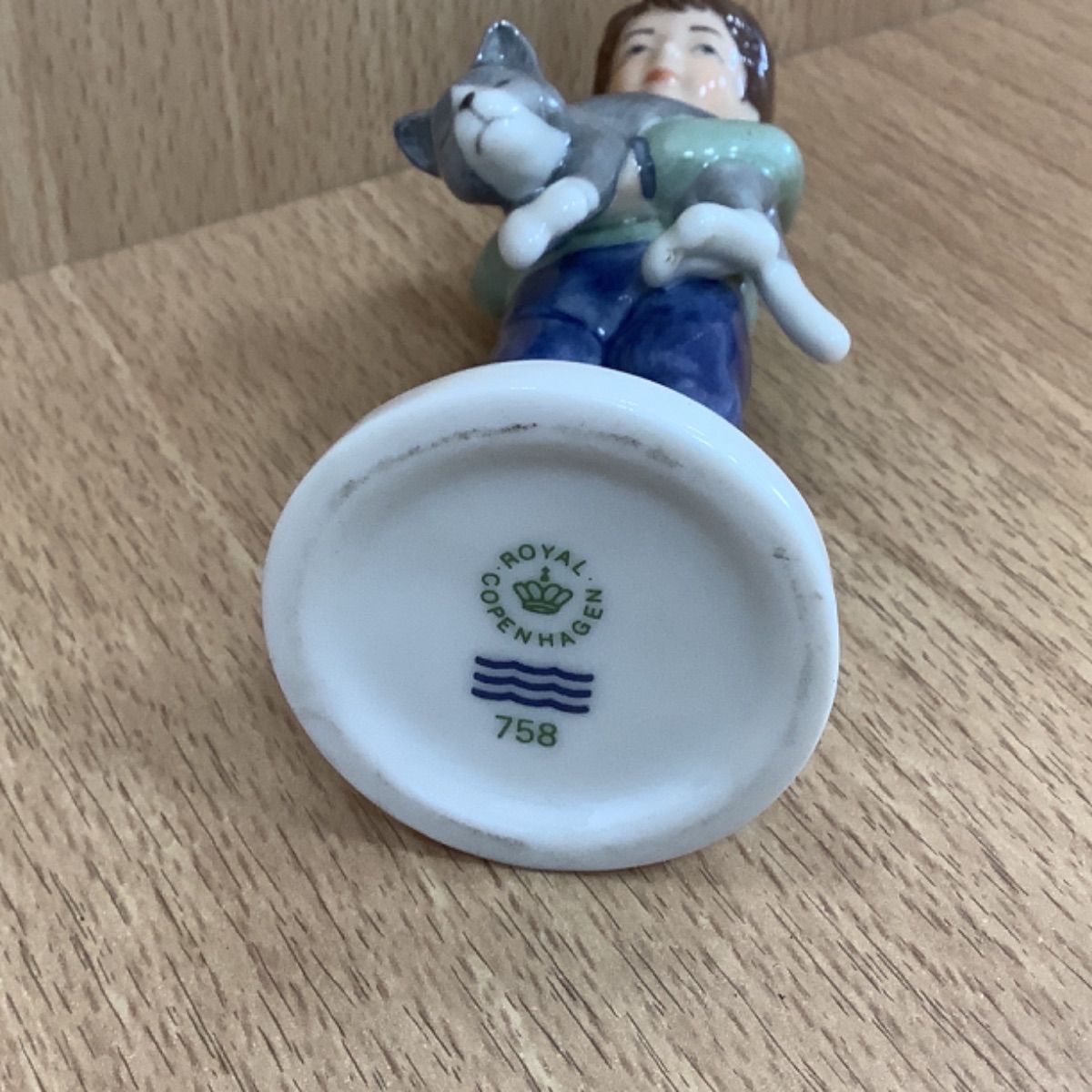 ロイヤルコペンハーゲン ROYAL COPENHAGEN フィギュリン 少年と猫 置物