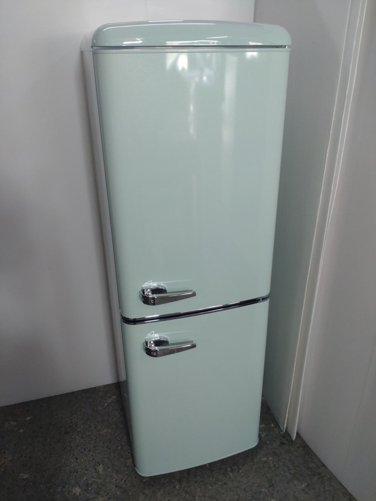 冷蔵庫 レトロデザイン メッキハンドル ライムグリーン 引き出し冷凍庫