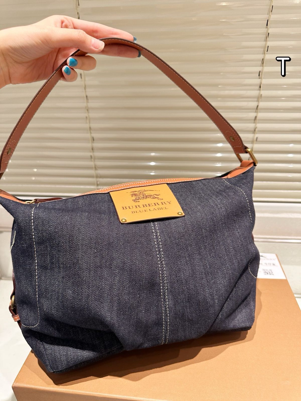 BURBERRY　バッグ 今日特価】Burberry TB バッグ 28×23cm フォールドギフト
