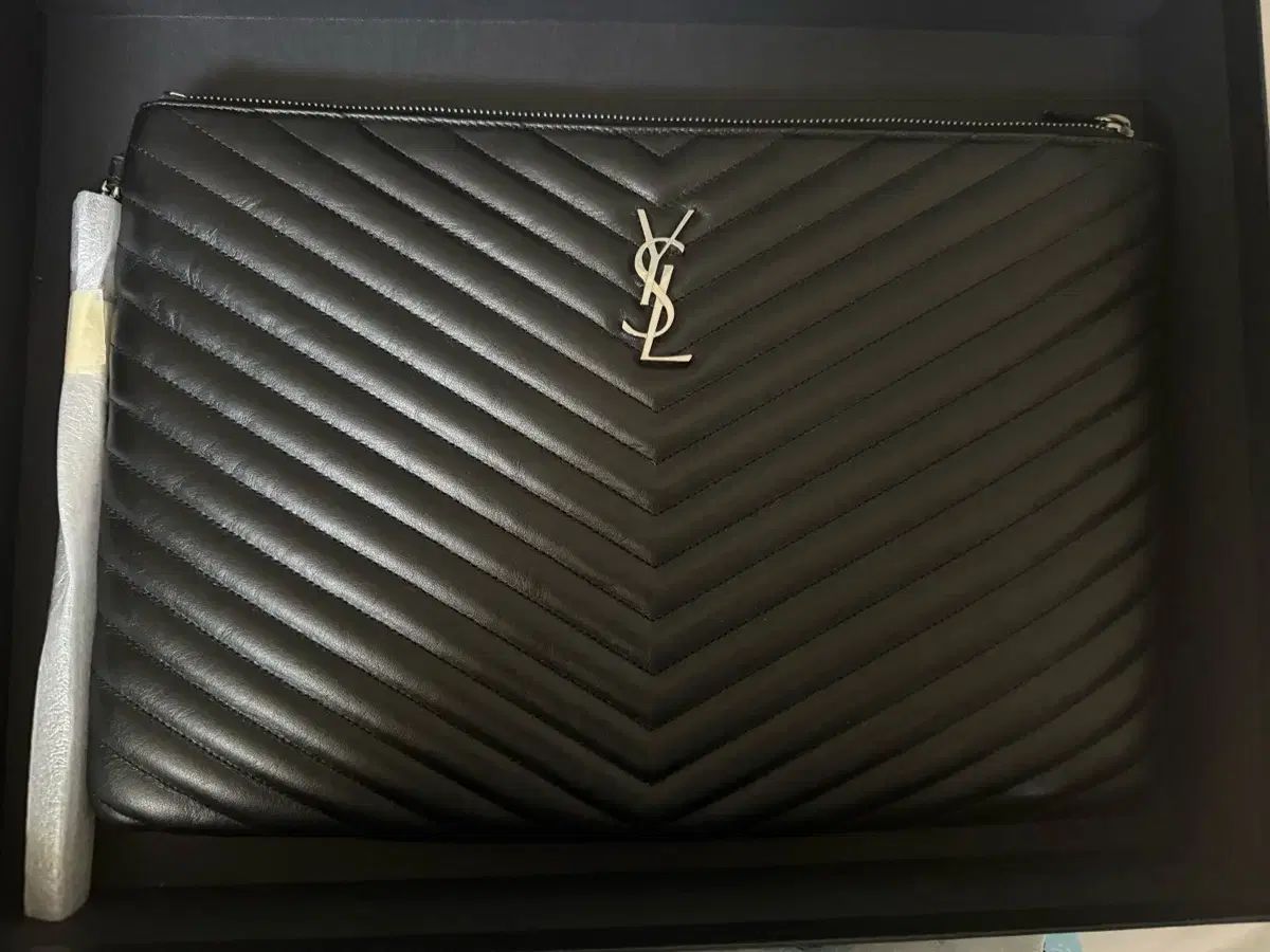 YVES SAINT LAURENT イヴ サンローラン クラッチ ラージ