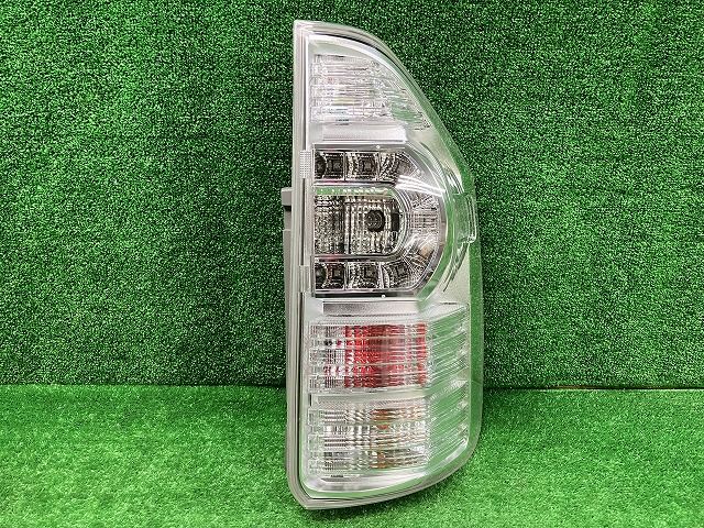 カローラアクシオ テールランプ】右側 LED切れ無し 比較的綺麗 LED切れ