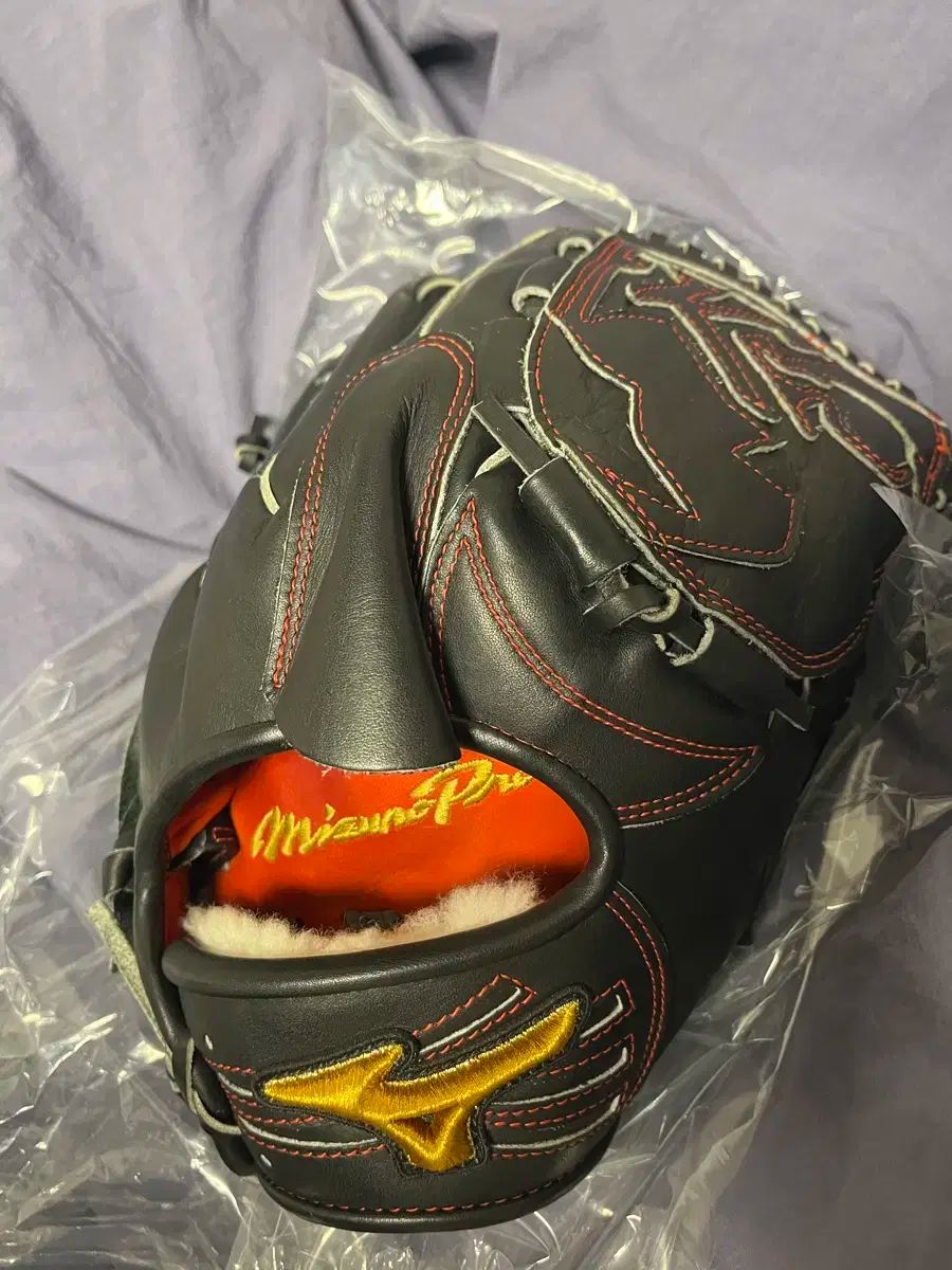 Under Armour SB8001S 野球グローブ Under Armour SB8001S 野球