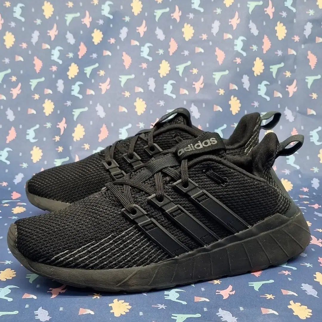 【雷市場（ポンジャン）商品韓国直送】 adidas(アディダス) クエスタ スニーカー 245