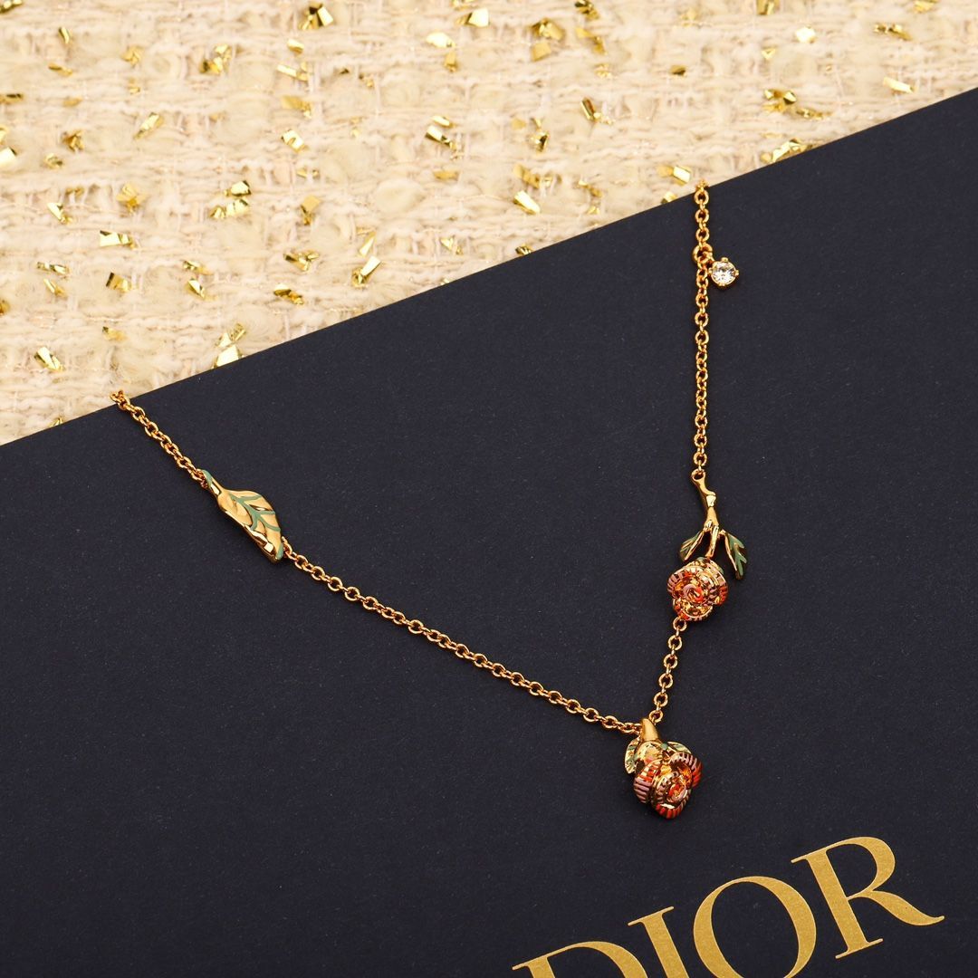 【DIOR】ディオール ローズ フラワー ネックレス - 手工彩漆で描かれた立体的な美しさ