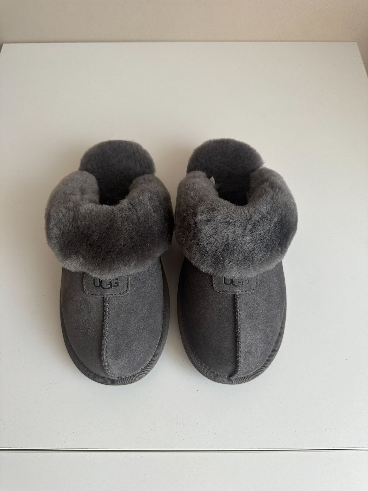 UGG アグ コケット ボアサンダル スリッパ ファー GREY - メルカリ