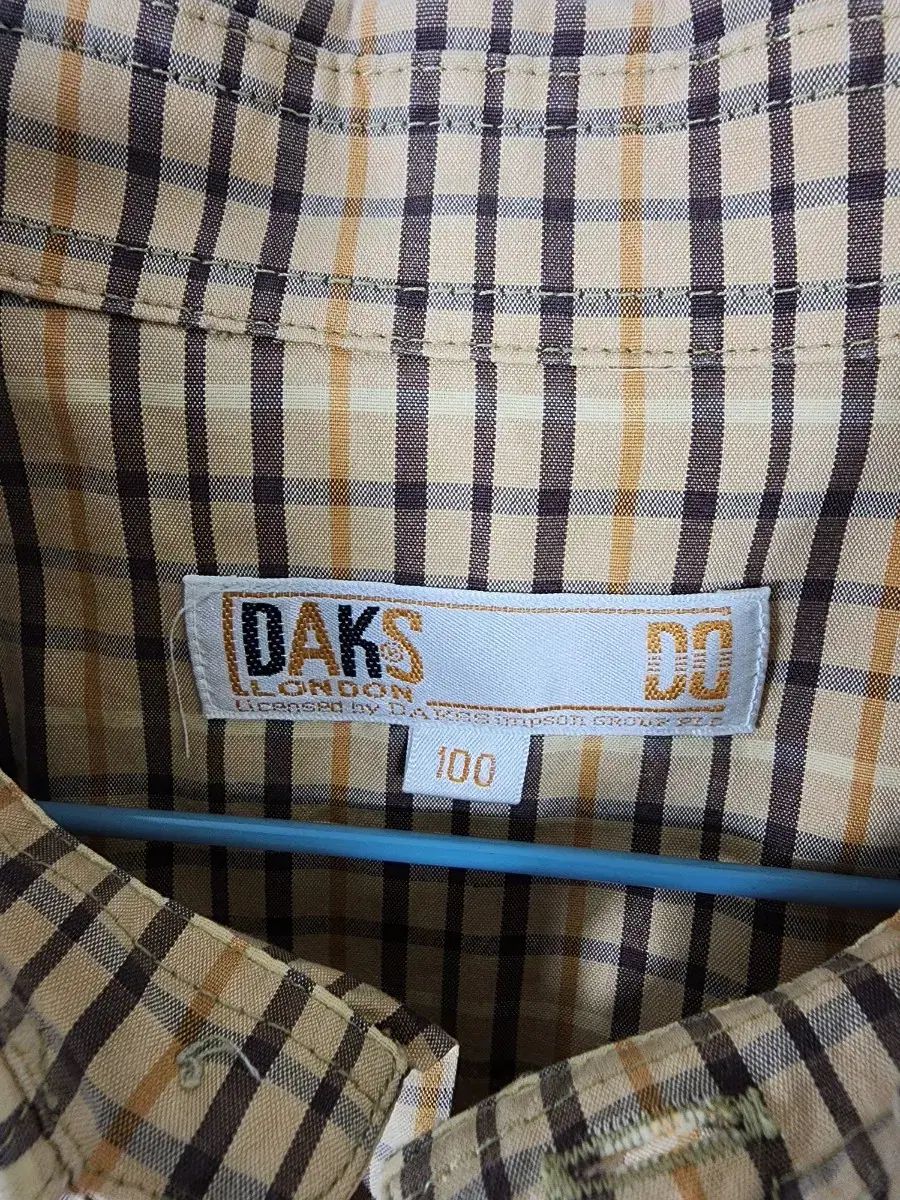 DAKS