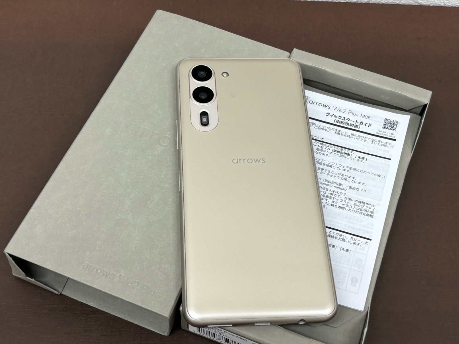 アローズ arrows We2 Plus M06 256GB シャンパンシルバー 中古