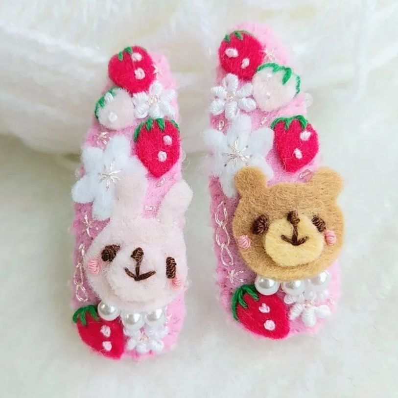 ピンクバラ刺繍♡5センチフェルトパッチンピン