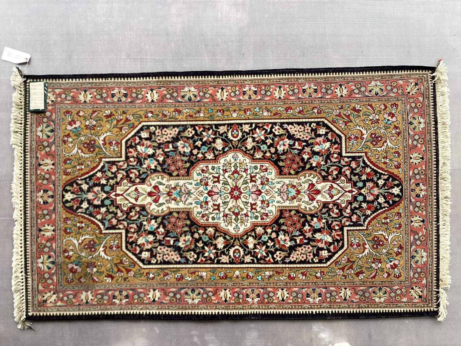 最高級ペルシャ絨毯シルク クム仕上げ225万ノット イラン製150×226cm 【未