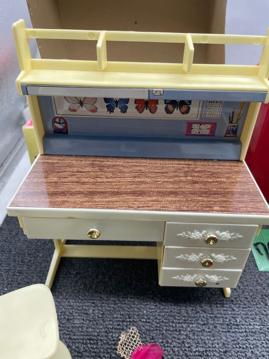 希少品】タカラ トミー リカちゃん 白い家具 勉強机セット＋50周年記念