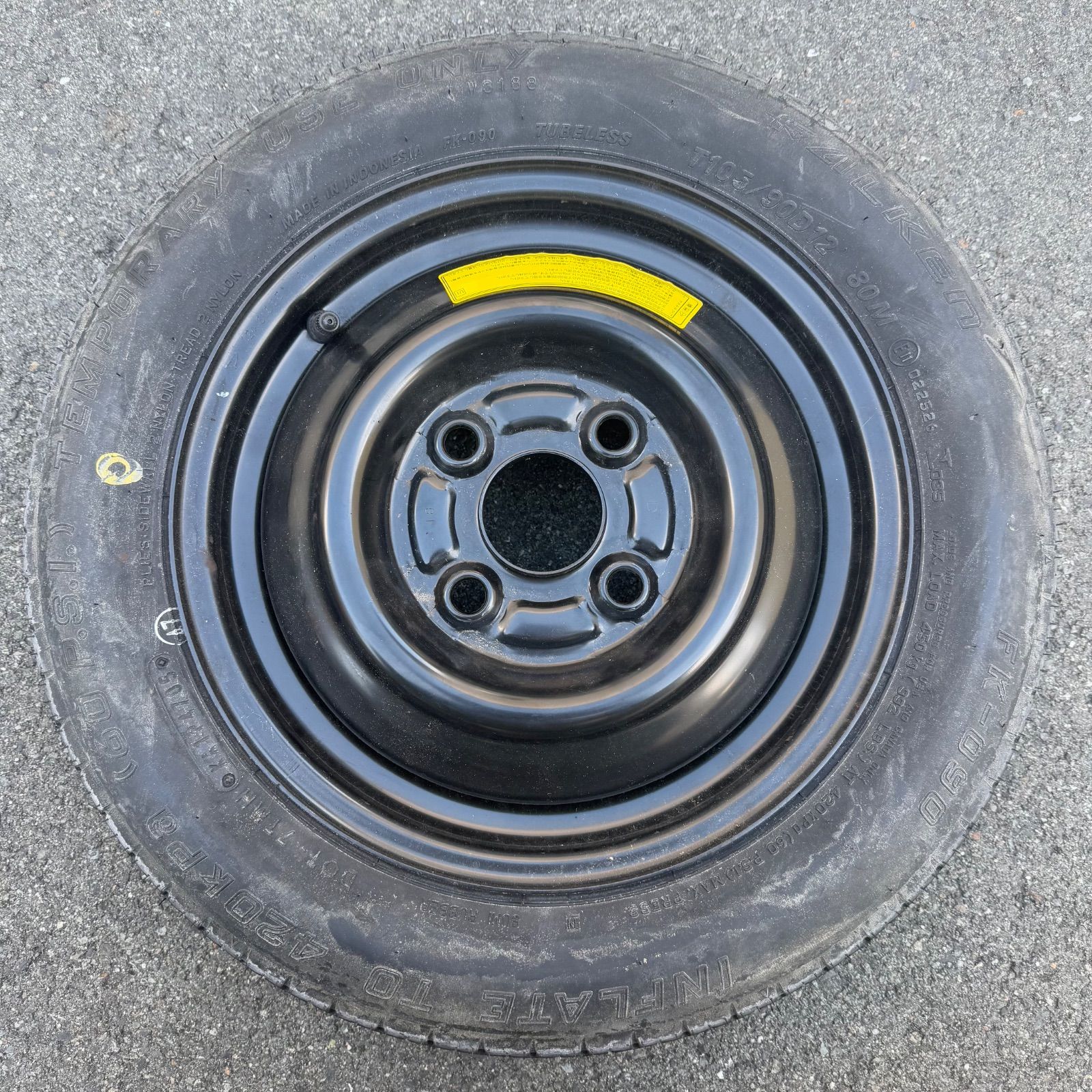 ダイハツ DAIHATSU スペアタイヤ テンパータイヤ T105/90D12 80M 05年47週製造 エッセより取外し