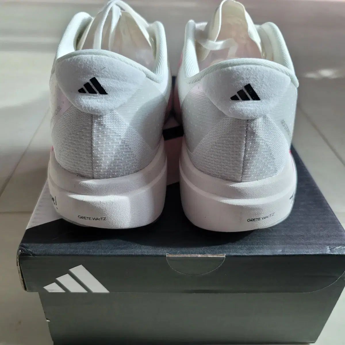 アディゼロ エボ