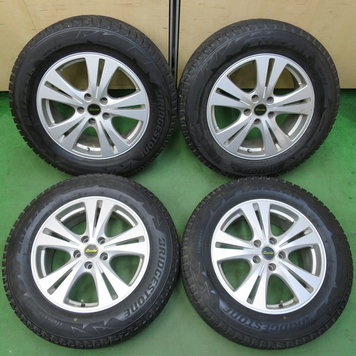 4本価格 スタッドレス 225|65R17 ブリヂストン ブリザック DM-V2 Reverline リバーライン 17インチ PCD114.3|5H 5032601イス