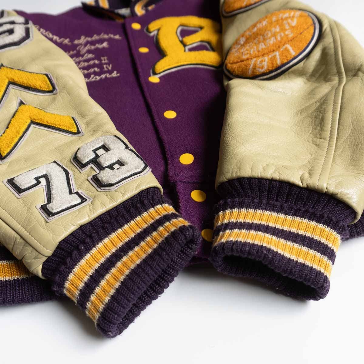 美品】WHITESVILLE【フルデコ レザースリーブ スタジャン】38  