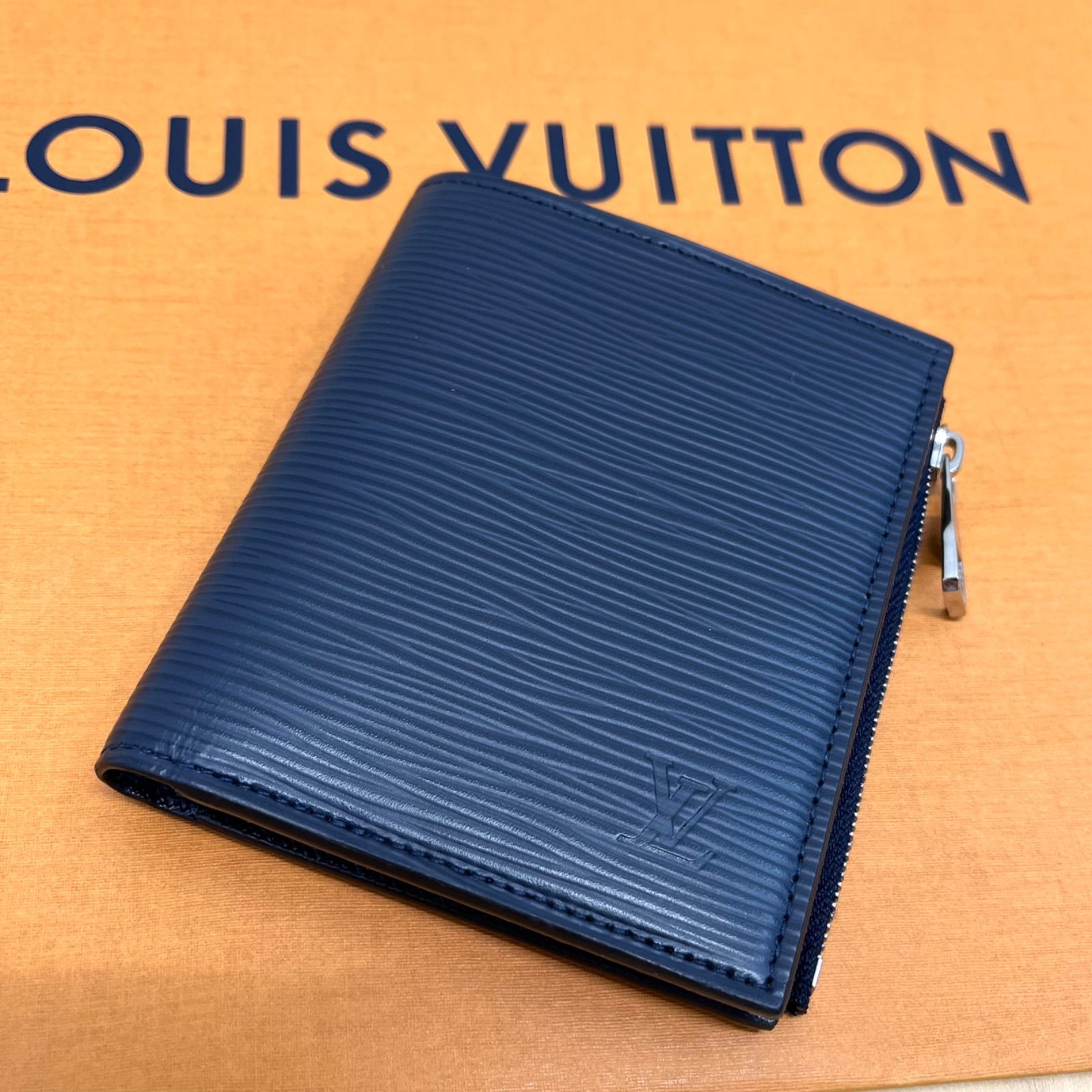 1点限り】LOUIS VUITTON ルイヴィトン エピ ポルトフェイユスマート 
