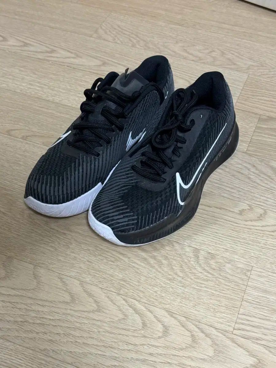 NIKE ナイキ ヴェイパー 11 これらはテニスシューズです