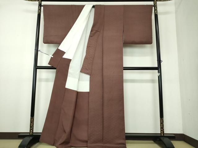 裄67.5色無地 紗綾形 正絹 一つ紋 上品な色味 着物 U-5039 平和屋着物○上質な色無地 紗綾形地紋 赤墨色 正絹 逸品