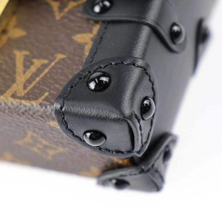 LOUIS VUITTON ルイ ヴィトン エッセンシャル トランク キーホルダー