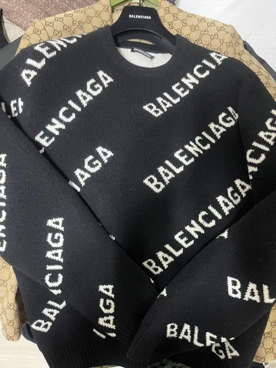 BALENCIAGA