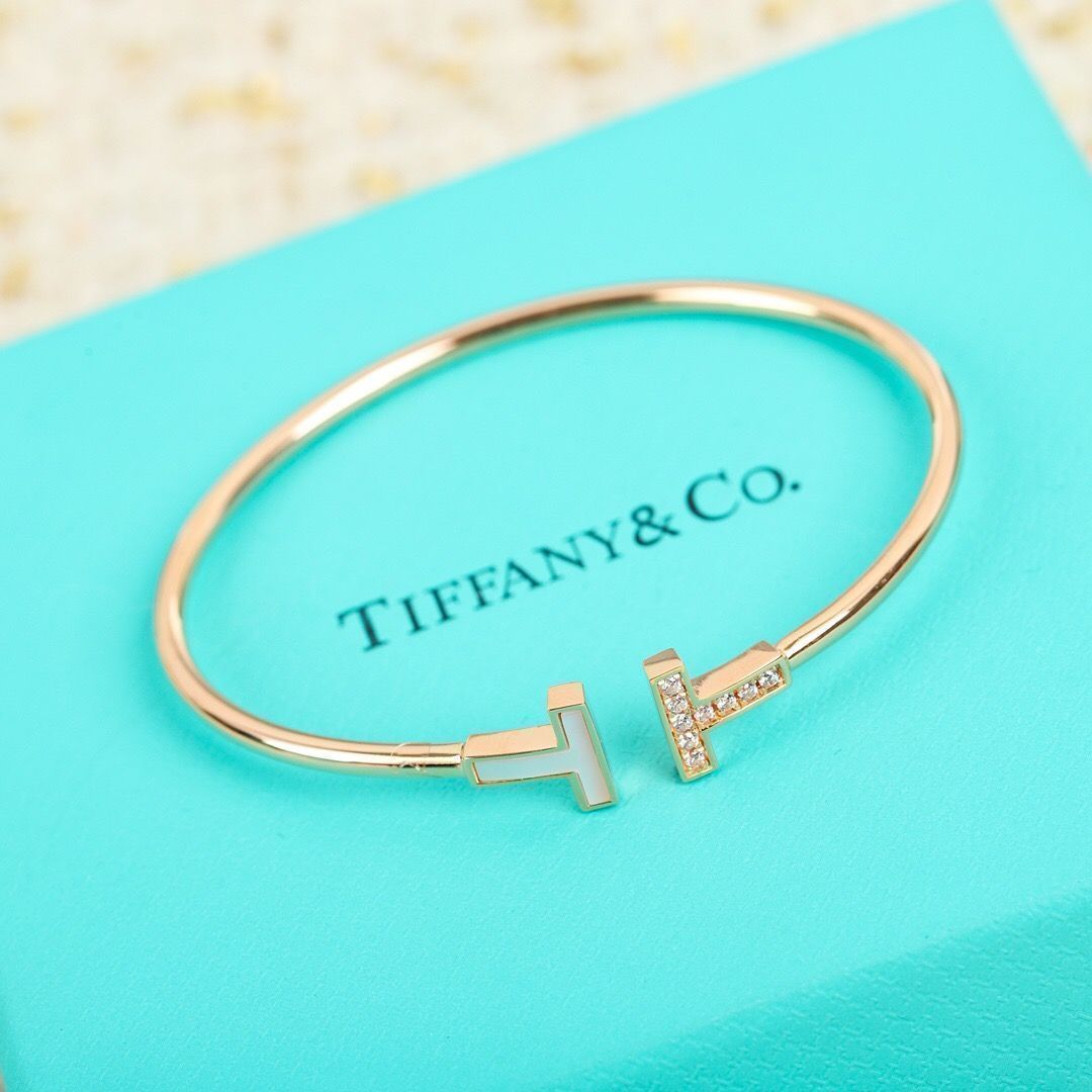 ティファニー/Tiffany&Co ブレスレット 大人気 T ナロータイプ ワイヤーブレスレット ゴールド バングル レディース☆ 新品未使用 -  メルカリ