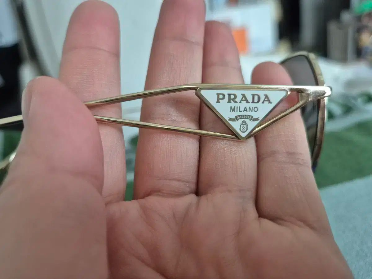 プラダ サングラス GOLD メタル フレーム NICORILABO_COM
