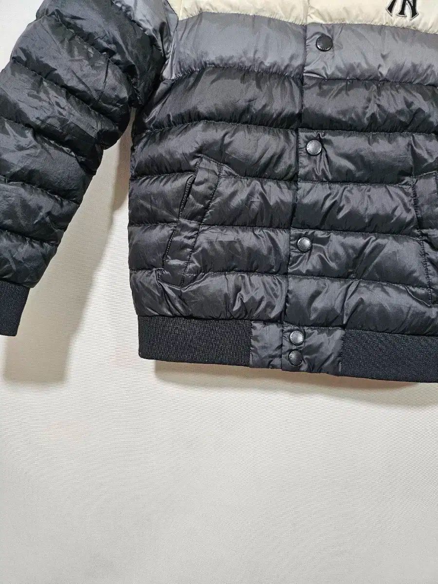 MLB リバーシブル オーバーサイズスタンドパディングジャケット